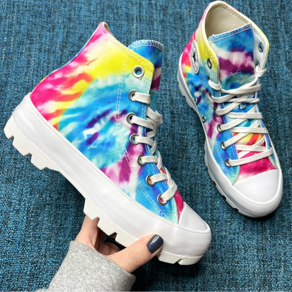 Converse CTAS Lugged Platform Sneakers in Rainbow Tie Dye Print Women's Size 6